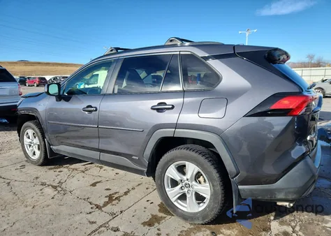 2020 Toyota Rav4 Xle z USA, uszkodzony, nr VIN JTMRWRFV1LD068480
